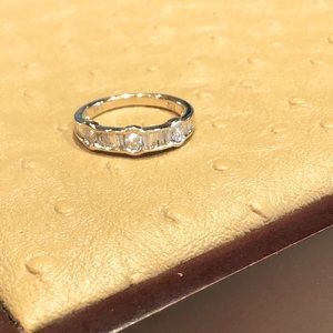 Beautiful 14kt yellow gold round and baguette cut diamond ring!